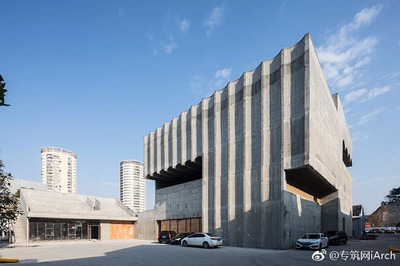 筒拱與錯層相互交織,這座建筑可以說很&ldquo;大舍&rdquo;了